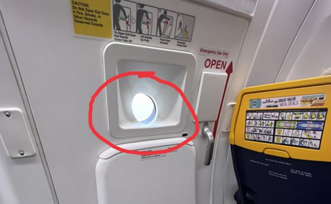 विंडो सीट ना मिलने पर यात्री ने की शिकायत, एयरलाइन कंपनी का जवाब सुन ट्रोल करने लगे लोग!