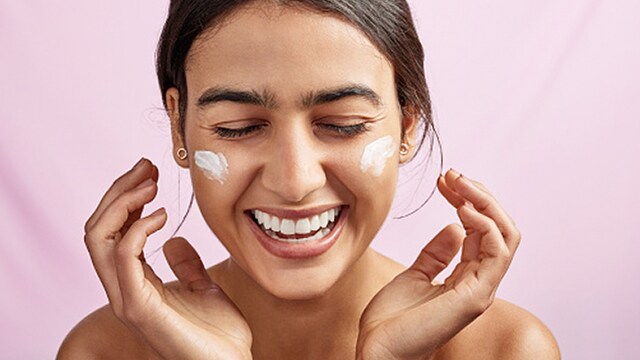 Applying sunscreen daily can help slowdown skin ageing