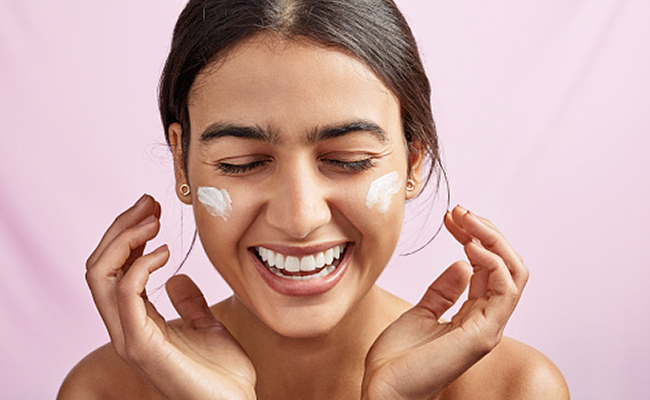 Applying sunscreen daily can help slowdown skin ageing