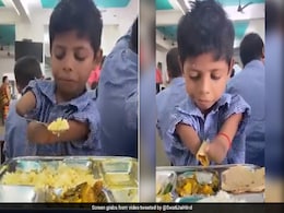 दोनों हाथ नहीं हैं, फिर भी इस बच्चे ने नहीं मानी हार, लोगों के सामने पेश की मिसाल दोनों हाथ नहीं हैं, फिर भी इस बच्चे ने नहीं मानी हार, लोगों के सामने पेश की मिसाल