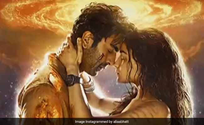 Ranbir's Mom Neetu Kapoor On <i>Brahmastra</i> Success: "Celebrate Bollywood"