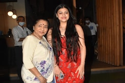 आशा भोंसले पोती जनाई के साथ मुंबई के बांद्रा में डिनर डेट के लिए पहुंची आशा भोंसले पोती जनाई के साथ मुंबई के बांद्रा में डिनर डेट के लिए पहुंची