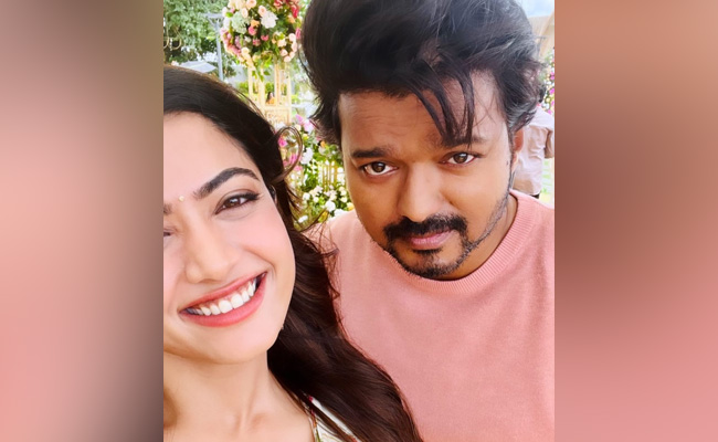 Rashmika Mandanna Shares The Perfect Selfie With Vijay From The Sets Of <i>Varisu</i>