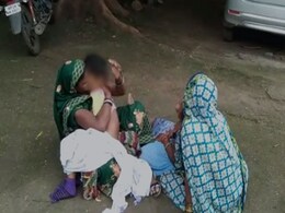 MP: मां की गोद में मासूम ने तोड़ा दम, डॉक्टर ने पत्नी के व्रत को बताया देरी से पहुंचने की वजह MP: मां की गोद में मासूम ने तोड़ा दम, डॉक्टर ने पत्नी के व्रत को बताया देरी से पहुंचने की वजह