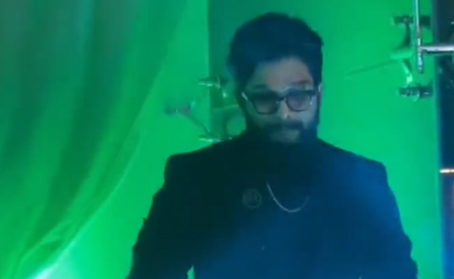 Viral: Allu Arjun Grooves To <i>Oo Antava</i> At SIIMA 2022 Afterparty