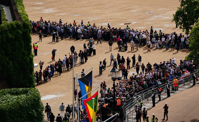 30-Hour Queue To Pay Respects As Queen's Coffin Lies In State