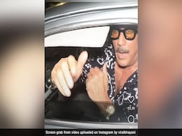 एम्बेसेडर कार से चंकी पांडे के बर्थडे में पहुंचे जैकी श्रॉफ, पार्टी से ज्यादा खिचे गाड़ी के फोटो एम्बेसेडर कार से चंकी पांडे के बर्थडे में पहुंचे जैकी श्रॉफ, पार्टी से ज्यादा खिचे गाड़ी के फोटो