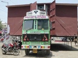 शख्स ने किया कमाल! ट्रक को बना दिया Marriage Hall, आनंद महिंद्रा ने कहा 'मिलना है मुझे' शख्स ने किया कमाल! ट्रक को बना दिया Marriage Hall, आनंद महिंद्रा ने कहा 'मिलना है मुझे'