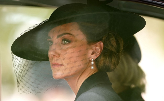Kate And Meghan Wear Pearls - Mourning Jewellery - For The Queen