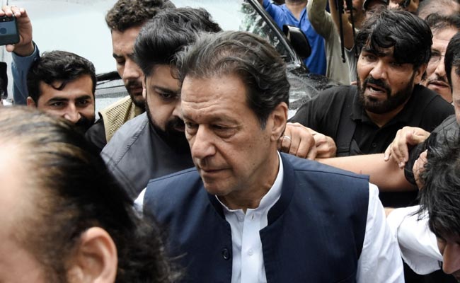 पाकिस्तान के पूर्व प्रधानमंत्री इमरान खान को गिरफ्तार करने लाहौर पहुंची इस्लामाबाद पुलिस