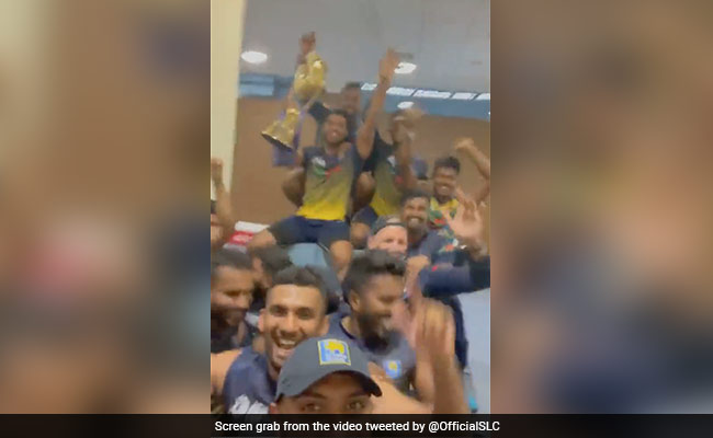 'एशिया का किंग' बनने के बाद श्रीलंकाई खिलाड़ियों ने जमकर मनाया जश्न, ड्रेसिंग रूम में  माहौल बन गया- Video