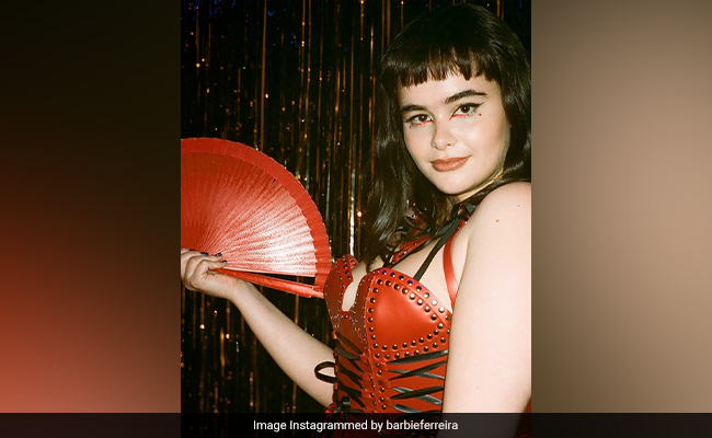 These Trendy Micro Bangs Are What You Need To Try ASAP!