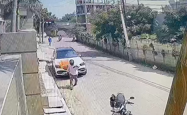 Video: Tile Supplier Sets Rs 1 Crore Mercedes On Fire Over Fee Dispute