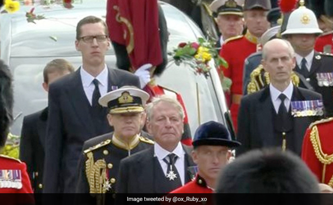 Twitter Goes Crazy After Seeing An 'Insanely Tall' Mourner During The Queen's Funeral