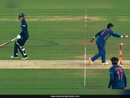 दीप्ति शर्मा ने चालाकी दिखाकर England से वसूल लिया 'लगान', तो इंग्लिश क्रिकेटरों के ऐसे उड़े होश- Video दीप्ति शर्मा ने चालाकी दिखाकर England से वसूल लिया 'लगान', तो इंग्लिश क्रिकेटरों के ऐसे उड़े होश- Video