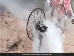 मच्छर भगाने का ये देसी जुगाड़ क्या आप जानते हैं? नहीं पता तो इस वायरल Video को देखिए मच्छर भगाने का ये देसी जुगाड़ क्या आप जानते हैं? नहीं पता तो इस वायरल Video को देखिए