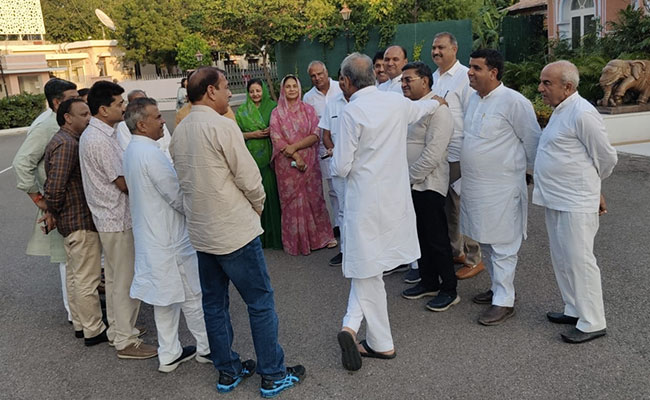 Nearly 25 Congress MLAs Meet Ashok Gehlot At His Home Amid Rajasthan Crisis