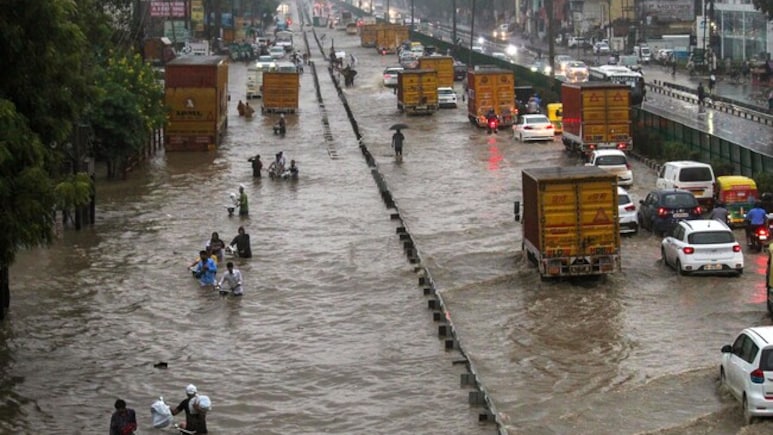 Centre Reviews Gurugram's Metro, Sewerage Projects Amid Waterlogging