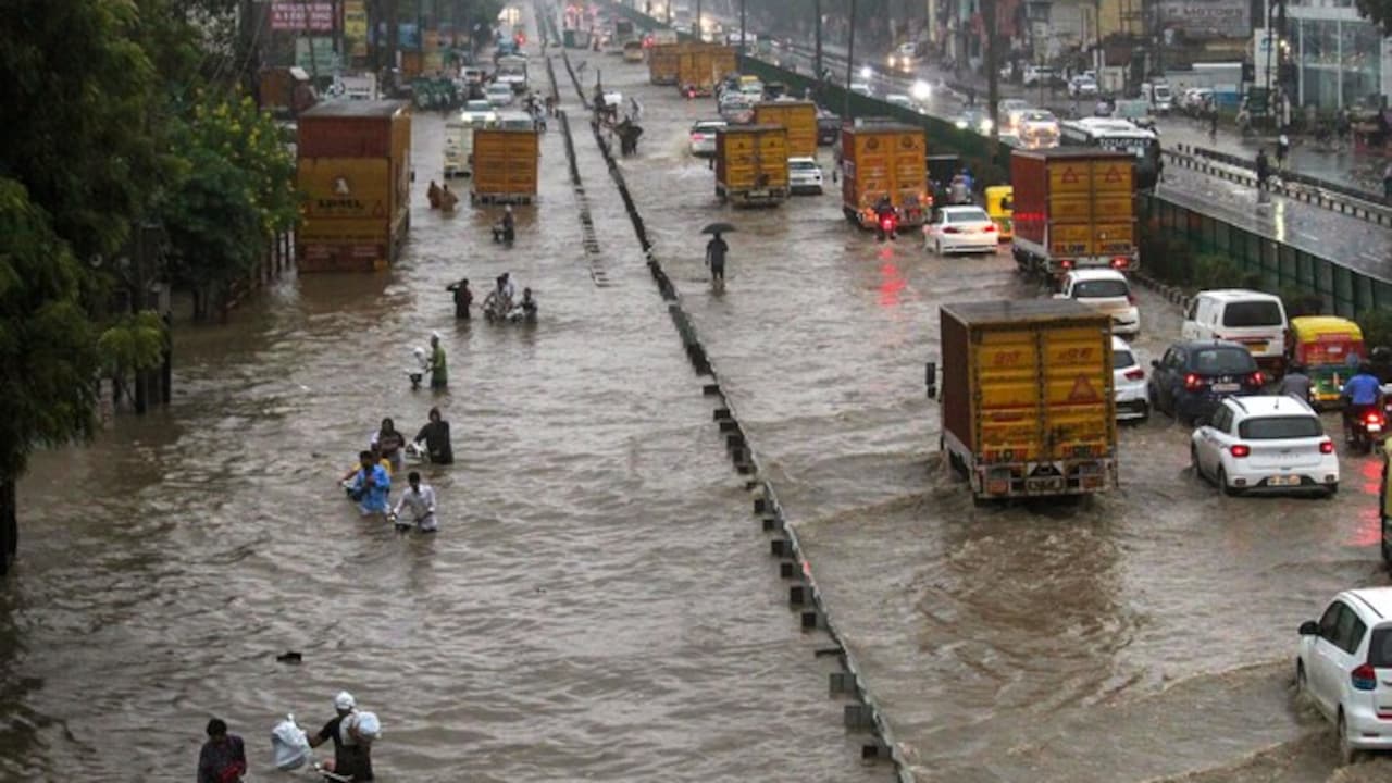 Centre Reviews Gurugram's Metro, Sewerage Projects Amid Waterlogging