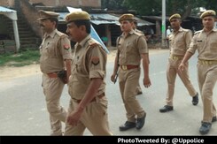 2 Minor Girls, Sisters, Found Hanging From Tree In UP's Lakhimpur 2 Minor Girls, Sisters, Found Hanging From Tree In UP's Lakhimpur