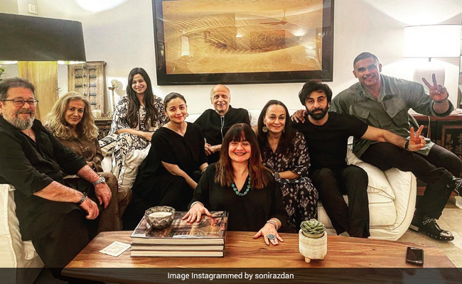 Alia, Ranbir Kapoor And Others In Fam-Jam Pic From Mahesh Bhatt's Birthday