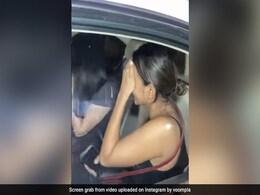 आखिर क्यों मुंह छिपाकर कार में बैठकर जाने लगीं ये एक्ट्रेस ? पैपराजी से कहा-  'किसके लिए आए हैं आप ? आखिर क्यों मुंह छिपाकर कार में बैठकर जाने लगीं ये एक्ट्रेस ? पैपराजी से कहा-  'किसके लिए आए हैं आप ?
