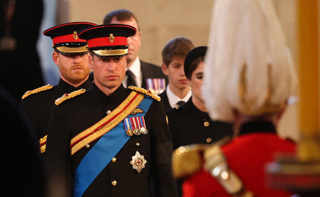 Video: Queen's Grandchildren Stand Vigil, Prince Harry In Military Attire