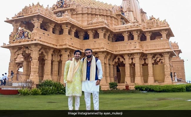 Ayan Mukerji Visits Somnath Temple With Ranbir Kapoor After <i>Brahmastra</i>'s Success