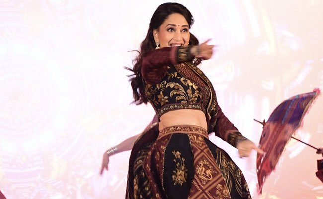 Viral: Madhuri Dixit Danced To <i>Maja Ma</i> Song And The Internet Is In Full Meltdown