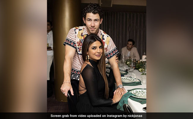 शूटिंग से टाइम निकाल पत्नी साथ डिनर डेट कर गए निक जोनस, बोले- मैं मेरी प्रियंका...