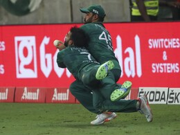 Watch: Catch Opportunity Turns Into A 6 For Sri Lanka As Pakistan Fielders Collide