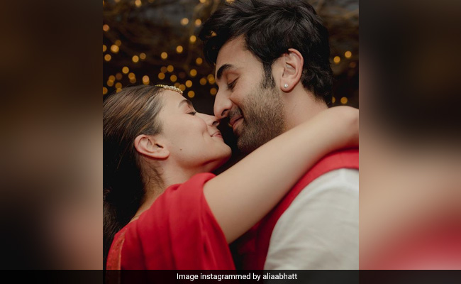 Alia Bhatt To NDTV On Working With Ranbir Kapoor: 2 Strong Individuals, Not "<i>Do Jism Ek Jaan</i>"