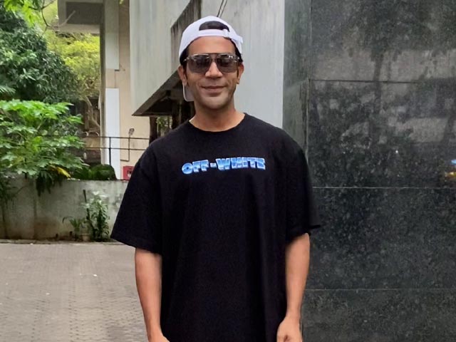 सांताक्रूज में एक क्लिनिक के बाहर स्पॉट हुए राजकुमार राव