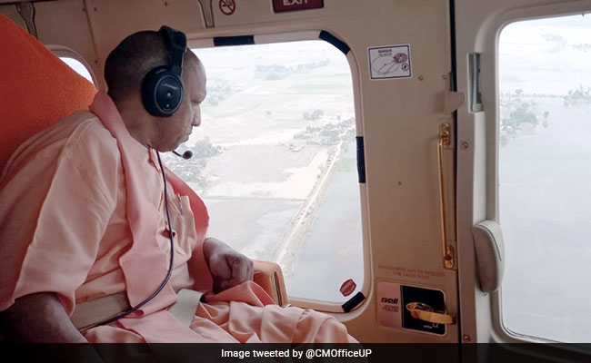 CM योगी ने किया बाढ़ग्रस्‍त जिलों का हवाई सर्वेक्षण, राहत कार्य तेज करने के निर्देश