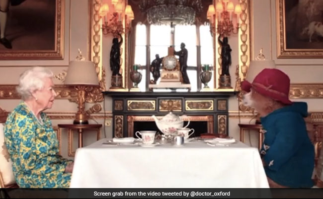 Paddington Bear Pays Tribute To Queen Elizabeth: "Thank You Ma'am, For Everything"