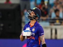 इंटरनेट पर धमाल मचा रहा है Virat Kohli के 'भजन' का  Video, आपने देखा क्या? इंटरनेट पर धमाल मचा रहा है Virat Kohli के 'भजन' का  Video, आपने देखा क्या?