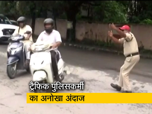 ट्रैफिक पुलिसकर्मी जोगिंदर कुमार का अलग अंदाज, अपने डांस मूव्स से करते हैं ट्रैफिक कंट्रोल
