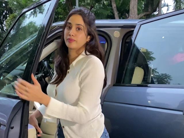 Janhvi Kapoor Chose A Casual OOTD For Her Airport Look