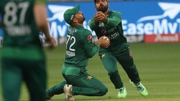 India vs Pakistan: Khushdil Shah Takes Brilliant Catch To Dismiss Rohit Sharma Despite Collision With Teammate Fakhar Zaman. Watch