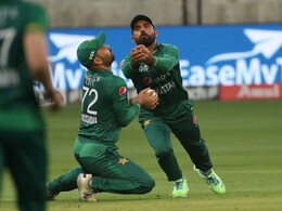 India vs Pakistan: Khushdil Shah Takes Brilliant Catch To Dismiss Rohit Sharma Despite Collision With Teammate Fakhar Zaman. Watch