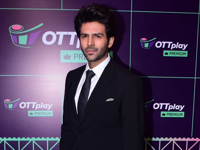 Kartik Aaryan Arrives In Style