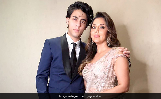 <i>Koffee With Karan 7</i>: What Gauri Khan Can't Wear, Per "Fashion Police" Son Aryan