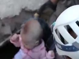 'जाको राखे साइयां मार सके न कोय':धराशायी बहुमंजिला इमारत के मलबे से 30 घंटे बाद जिंदा निकली 4 महीने की बच्ची 'जाको राखे साइयां मार सके न कोय':धराशायी बहुमंजिला इमारत के मलबे से 30 घंटे बाद जिंदा निकली 4 महीने की बच्ची