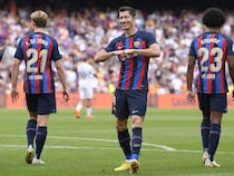 Robert Lewandowski Strikes Against Struggling Elche Earn Barcelona Top Spot