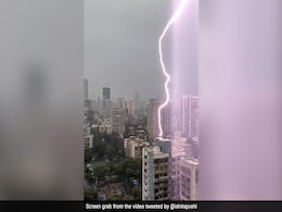 Video Shows Incredible Moment Lightning Strikes Building In Rain-Hit Mumbai Video Shows Incredible Moment Lightning Strikes Building In Rain-Hit Mumbai