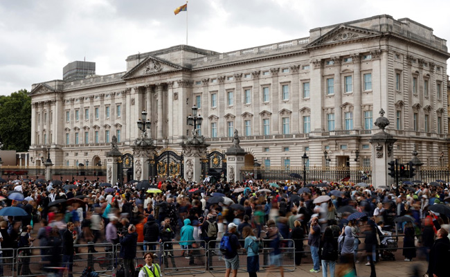 Man Who Trespassed Near Buckingham Palace Not To Go To Jail