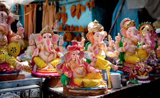 घर के बाहर अगर ऐसी सूंड वाले गणपति लगाए हैं तो आज ही बदलकर ये वाले बप्पा रखें, फिर आएगी खुशहाली!