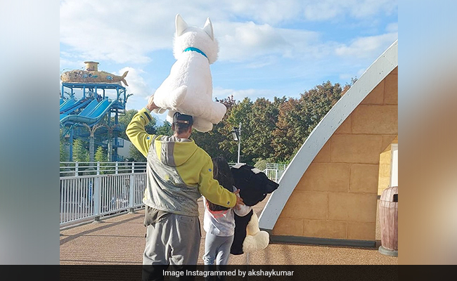 Akshay Kumar Won Daughter Nitara Stuffed Toys And It Was His "Hero" Moment