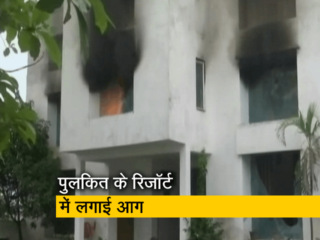 अंकिता हत्याकांड से गुस्साए लोगों ने आरोपी के रिजॉर्ट में लगाई आग