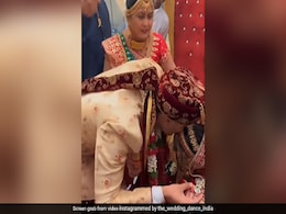 दूल्हे ने दुल्हन की मांग भरने से पहले किया कुछ ऐसा जिसे देख घबराई दुल्हन की मां, वीडियो देख आप भी नहीं कर पाएंगे यकीन दूल्हे ने दुल्हन की मांग भरने से पहले किया कुछ ऐसा जिसे देख घबराई दुल्हन की मां, वीडियो देख आप भी नहीं कर पाएंगे यकीन